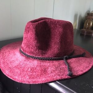 Maroon floppy hat